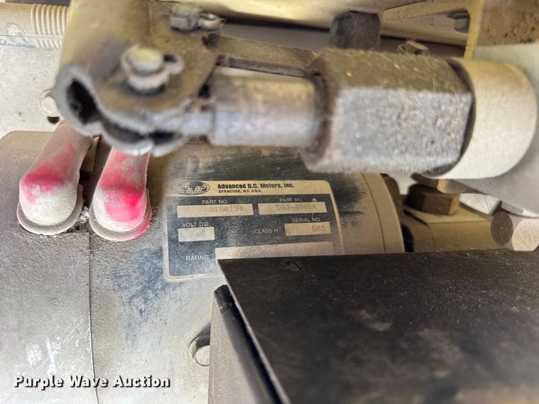 image for item DJ9712 1996 JLG 3369  scissor lift