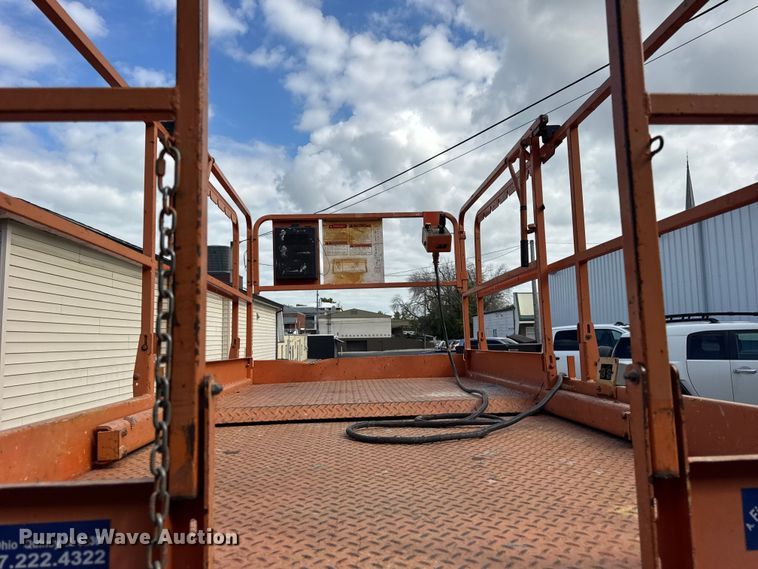 image for item DJ9712 1996 JLG 3369  scissor lift