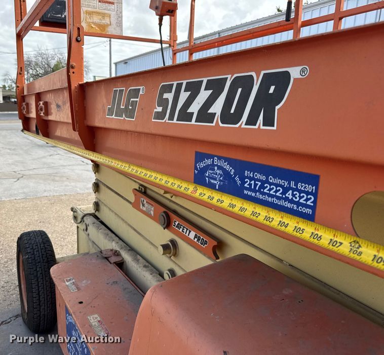 image for item DJ9712 1996 JLG 3369  scissor lift