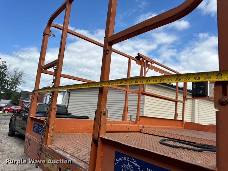 image for item DJ9712 1996 JLG 3369  scissor lift