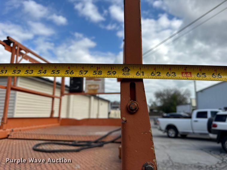 image for item DJ9712 1996 JLG 3369  scissor lift