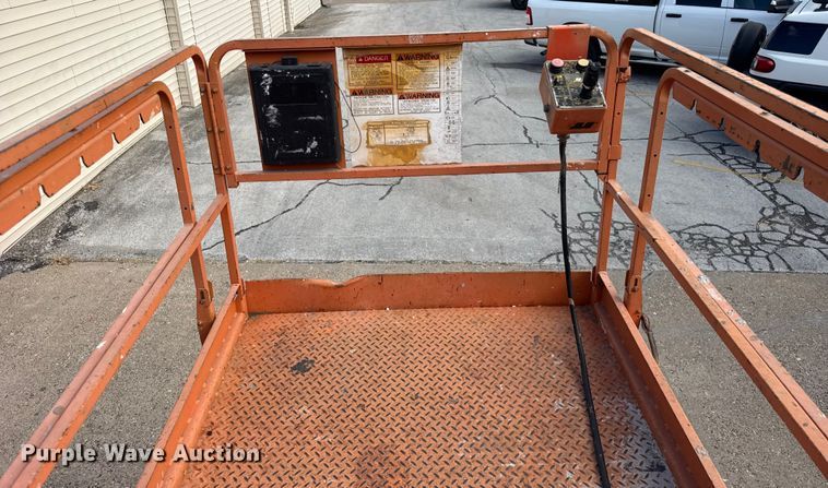 image for item DJ9712 1996 JLG 3369  scissor lift