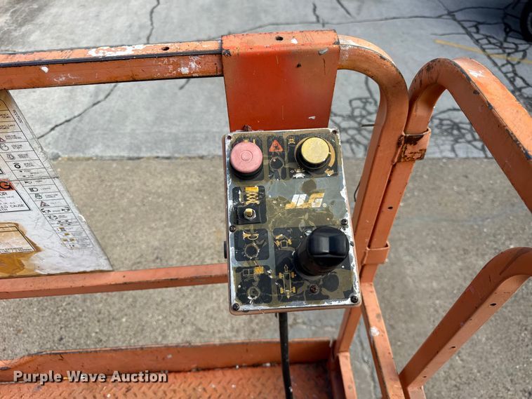 image for item DJ9712 1996 JLG 3369  scissor lift