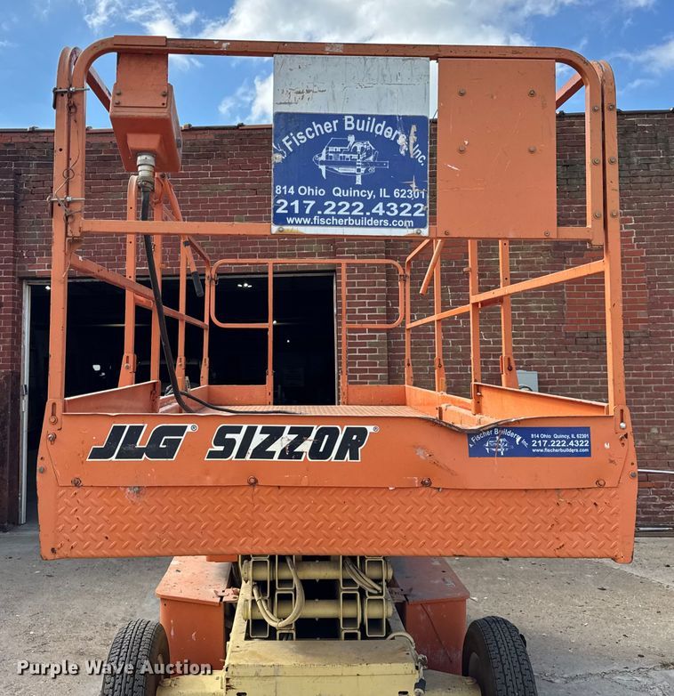 image for item DJ9712 1996 JLG 3369  scissor lift