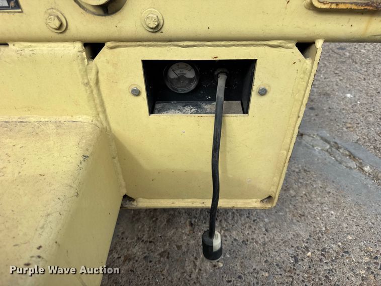 image for item DJ9712 1996 JLG 3369  scissor lift