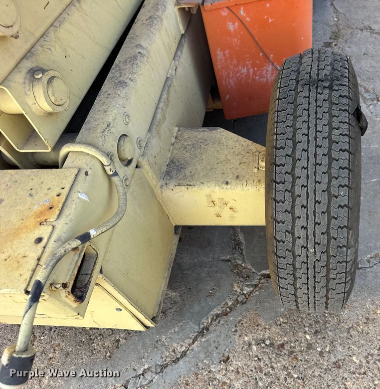 image for item DJ9712 1996 JLG 3369  scissor lift