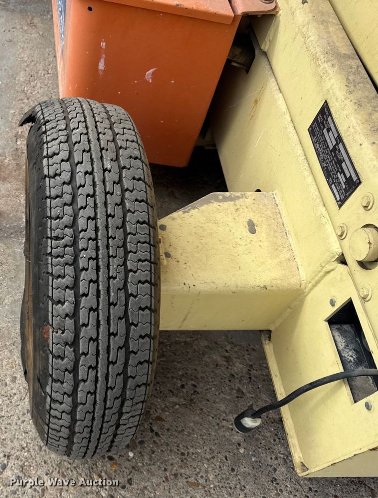 image for item DJ9712 1996 JLG 3369  scissor lift