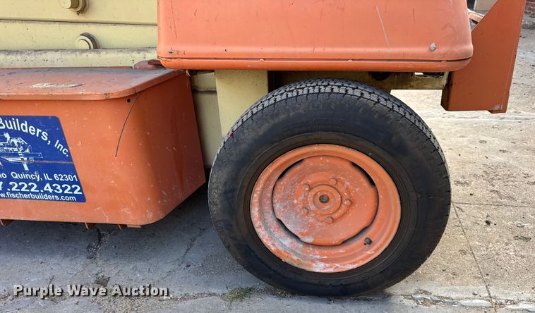 image for item DJ9712 1996 JLG 3369  scissor lift