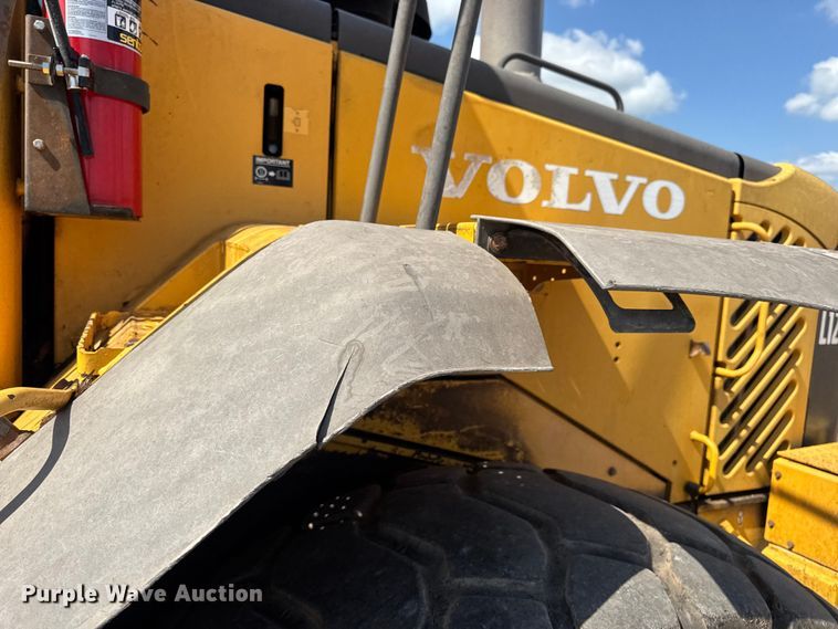 image for item DO2225 2004 Volvo L120E wheel loader