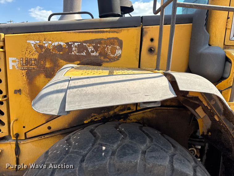 image for item DO2225 2004 Volvo L120E wheel loader