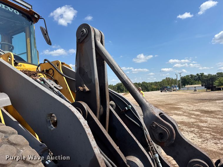 image for item DO2225 2004 Volvo L120E wheel loader