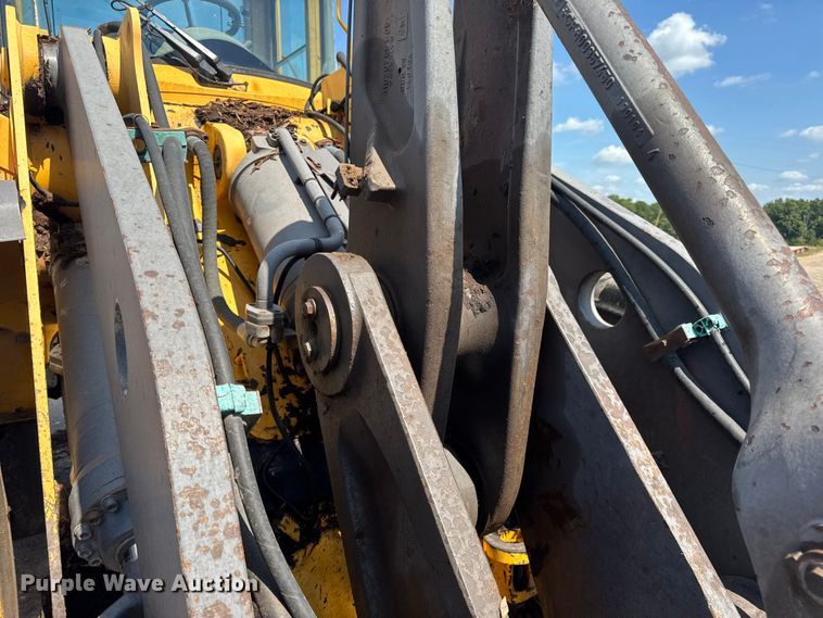 image for item DO2225 2004 Volvo L120E wheel loader