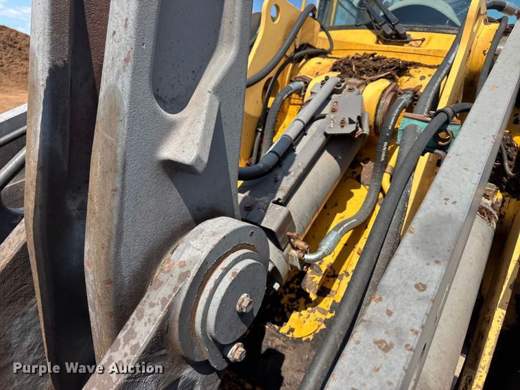 image for item DO2225 2004 Volvo L120E wheel loader