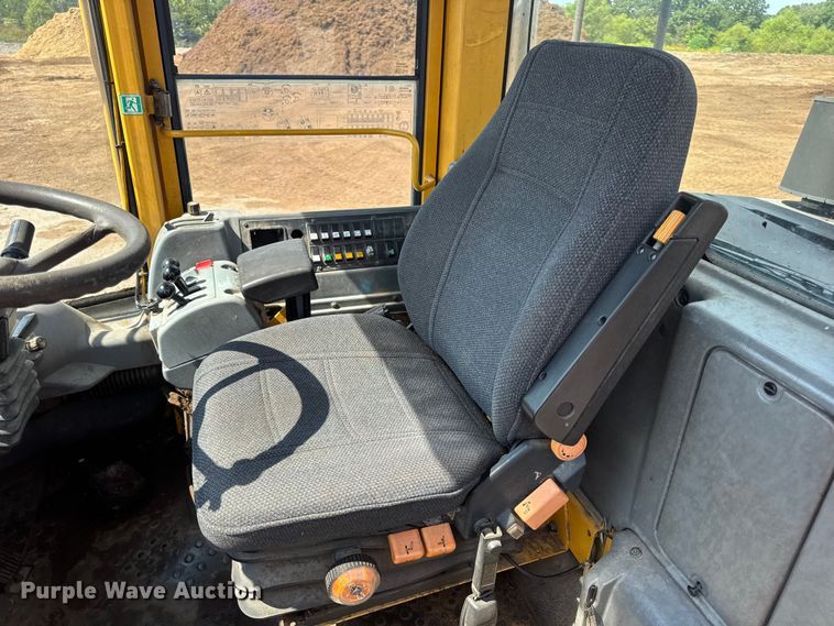 image for item DO2225 2004 Volvo L120E wheel loader