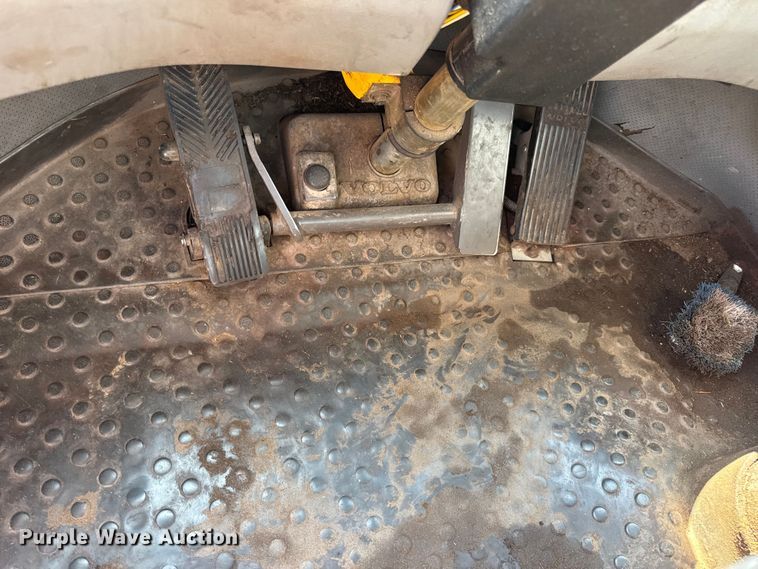 image for item DO2225 2004 Volvo L120E wheel loader