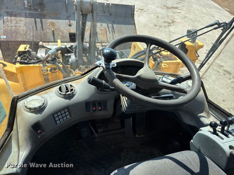 image for item DO2225 2004 Volvo L120E wheel loader