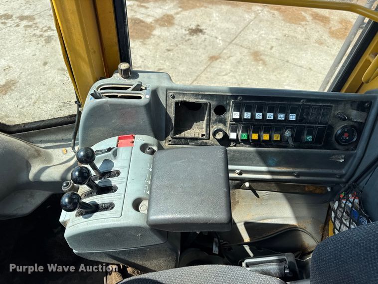 image for item DO2225 2004 Volvo L120E wheel loader