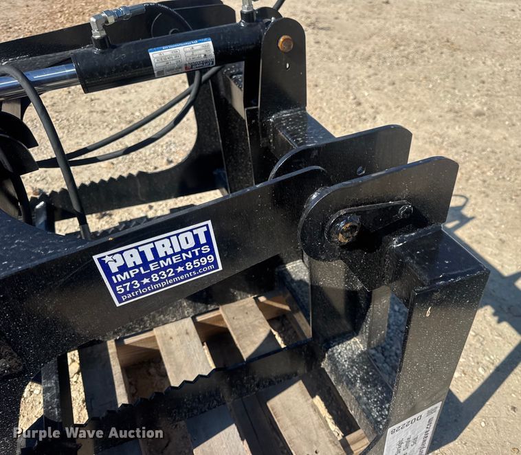 image for item DO2228 Patriot Implements compact utility loader grapple bucket