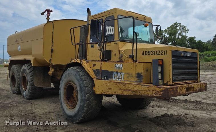 image for item DP8836 1993 Caterpillar D300D water wagon
