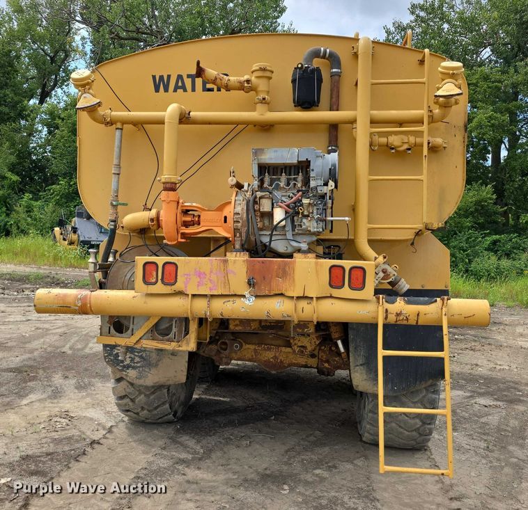 image for item DP8836 1993 Caterpillar D300D water wagon