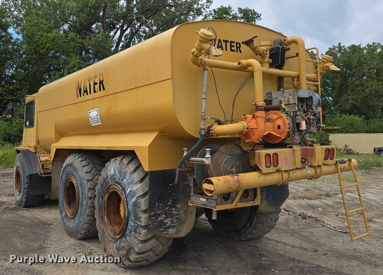 image for item DP8836 1993 Caterpillar D300D water wagon