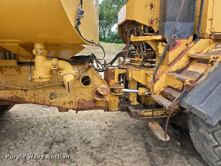 image for item DP8836 1993 Caterpillar D300D water wagon