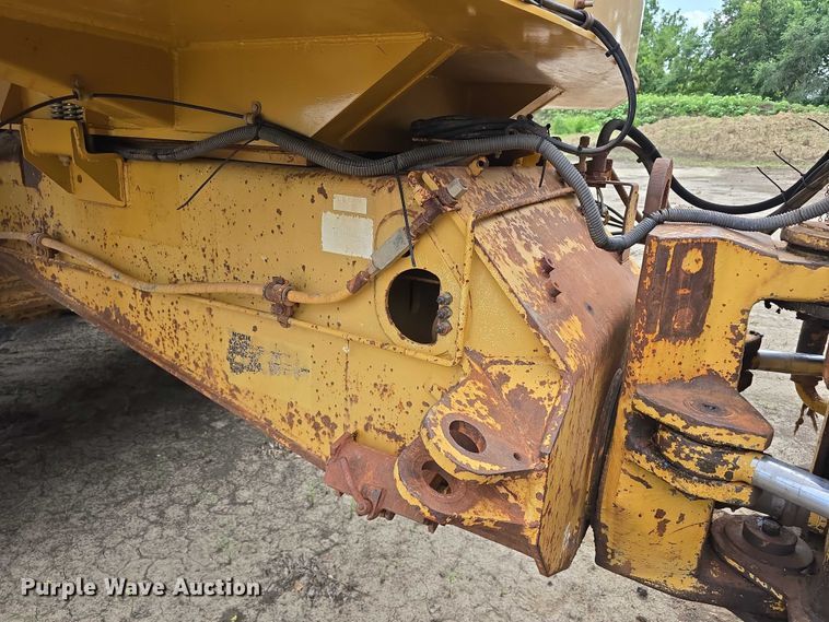 image for item DP8836 1993 Caterpillar D300D water wagon