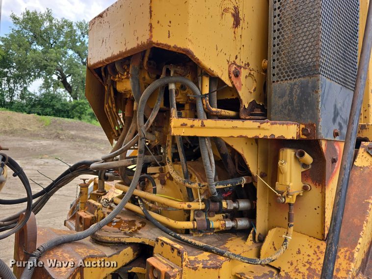 image for item DP8836 1993 Caterpillar D300D water wagon