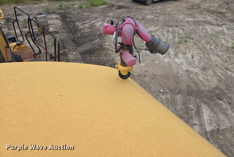 image for item DP8836 1993 Caterpillar D300D water wagon