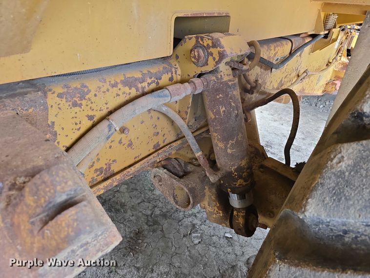 image for item DP8836 1993 Caterpillar D300D water wagon