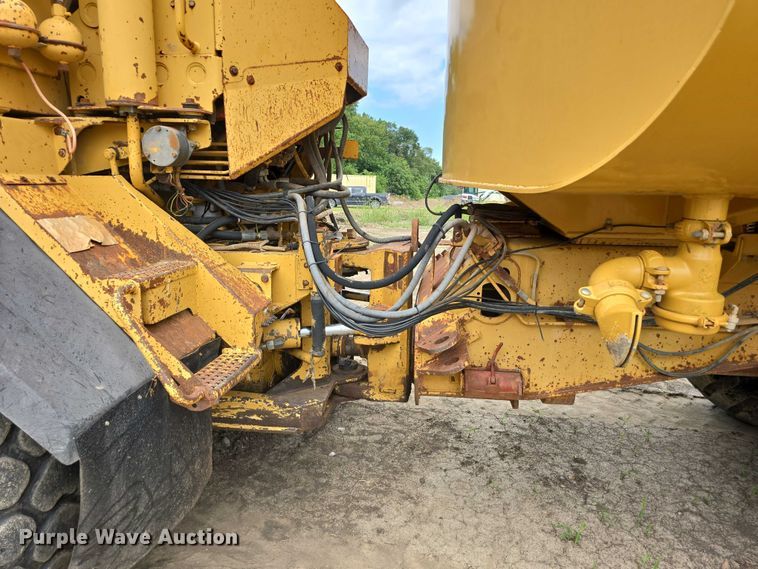 image for item DP8836 1993 Caterpillar D300D water wagon