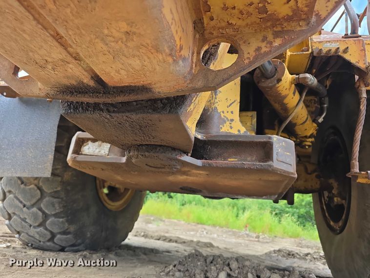 image for item DP8836 1993 Caterpillar D300D water wagon