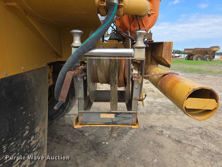 image for item DP8836 1993 Caterpillar D300D water wagon