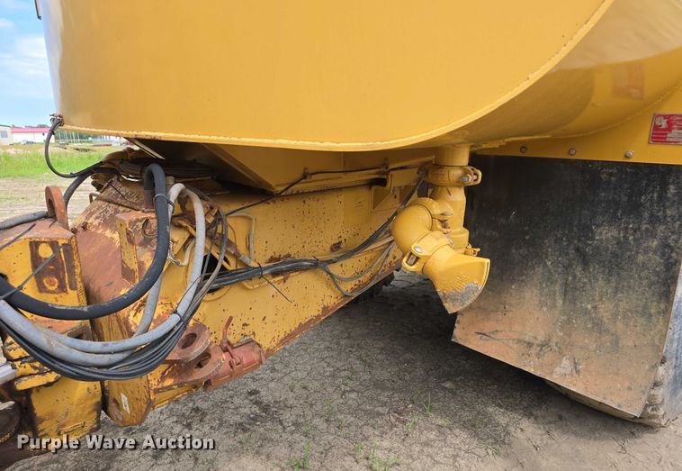 image for item DP8836 1993 Caterpillar D300D water wagon