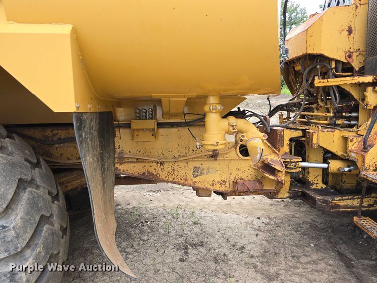 image for item DP8836 1993 Caterpillar D300D water wagon