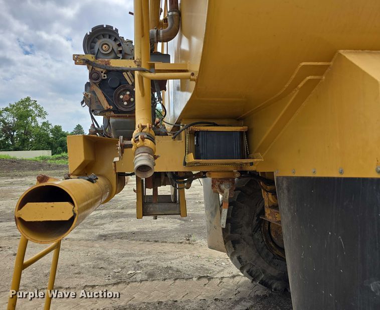 image for item DP8836 1993 Caterpillar D300D water wagon