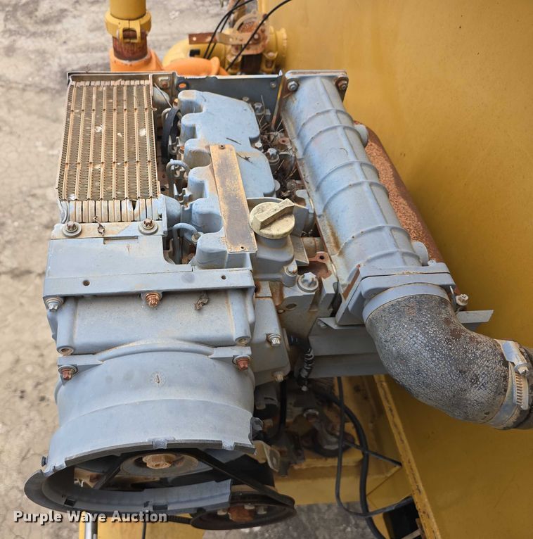 image for item DP8836 1993 Caterpillar D300D water wagon