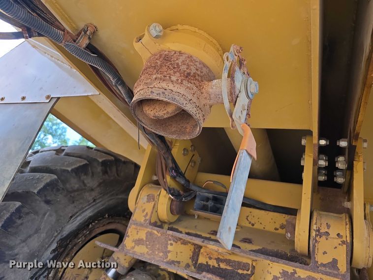 image for item DP8836 1993 Caterpillar D300D water wagon