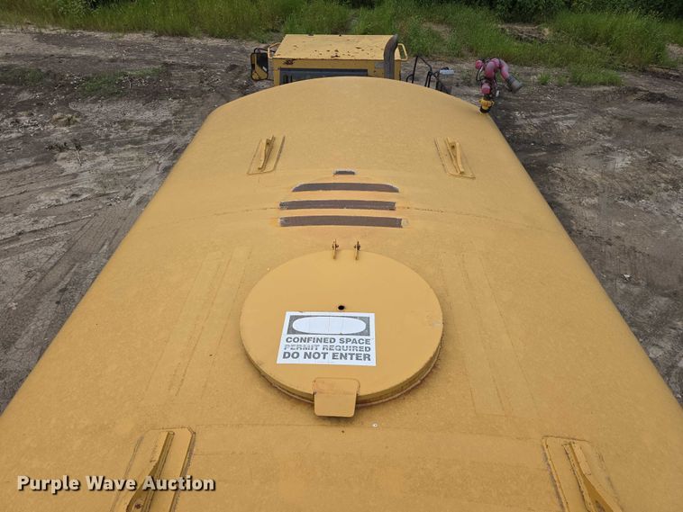 image for item DP8836 1993 Caterpillar D300D water wagon