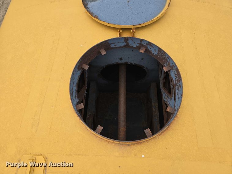 image for item DP8836 1993 Caterpillar D300D water wagon