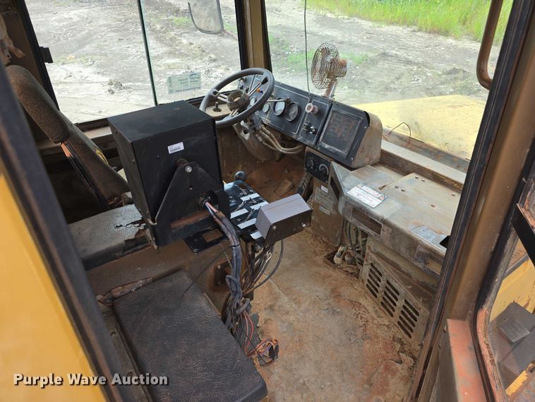 image for item DP8836 1993 Caterpillar D300D water wagon