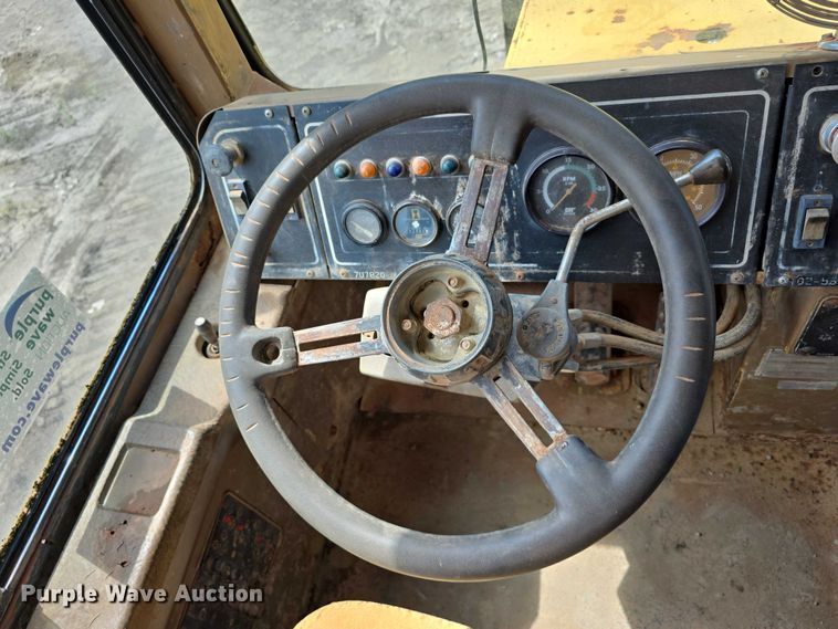 image for item DP8836 1993 Caterpillar D300D water wagon