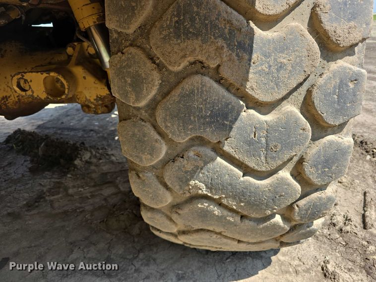 image for item DP8836 1993 Caterpillar D300D water wagon