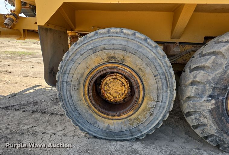 image for item DP8836 1993 Caterpillar D300D water wagon