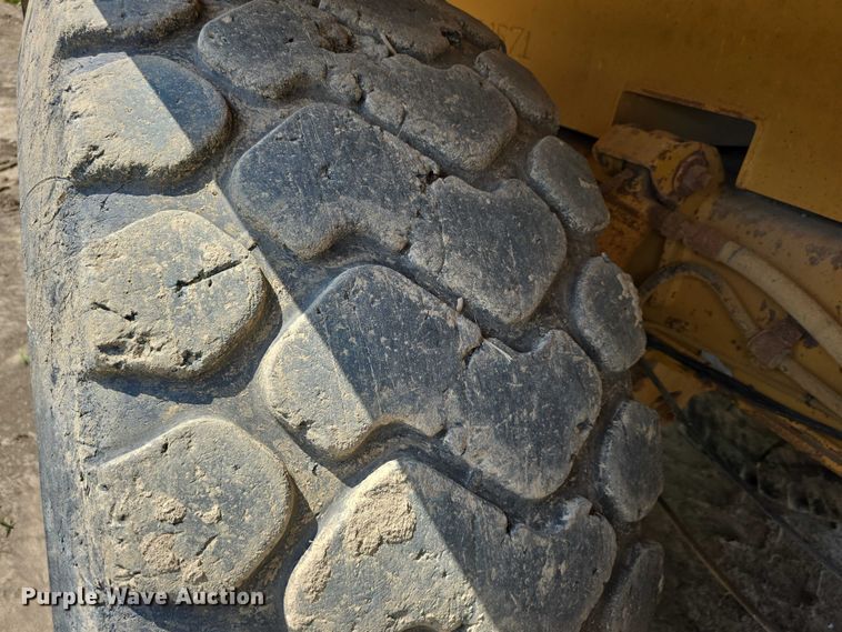 image for item DP8836 1993 Caterpillar D300D water wagon