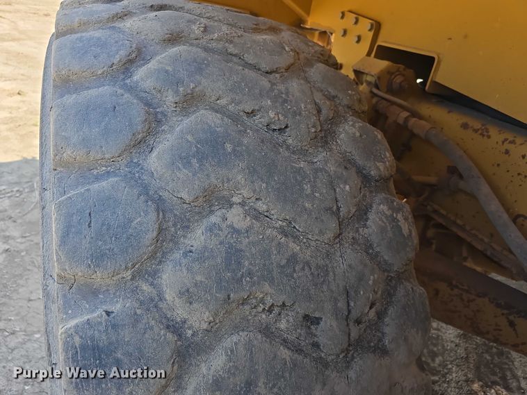 image for item DP8836 1993 Caterpillar D300D water wagon