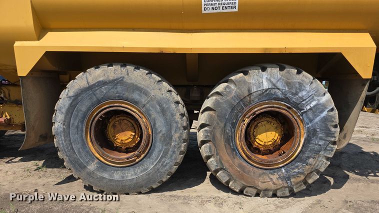 image for item DP8836 1993 Caterpillar D300D water wagon