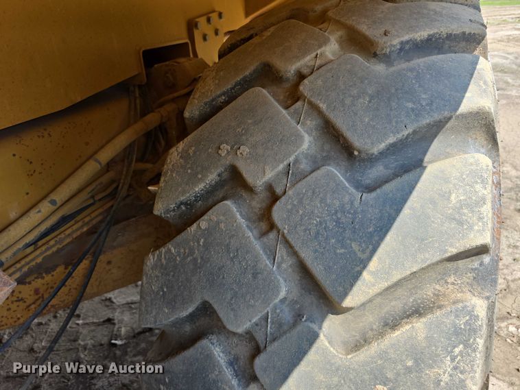 image for item DP8836 1993 Caterpillar D300D water wagon