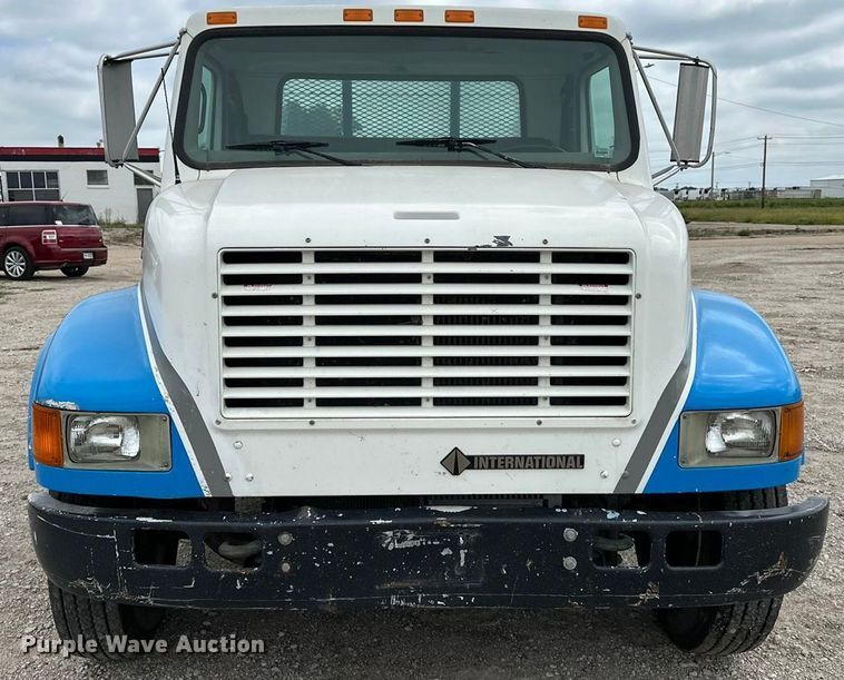 image for item DP8848 1998 International 4700 flatbed truck