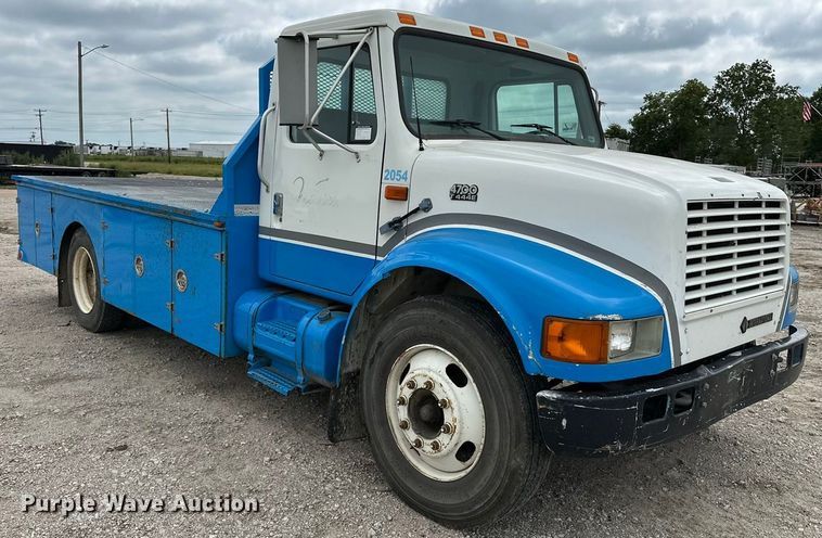 image for item DP8848 1998 International 4700 flatbed truck
